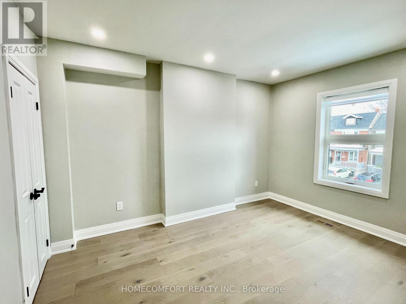 Upper - 20 St Clair Gardens, Toronto, Ontario  M6E 3V4 - Photo 8 - W12514968