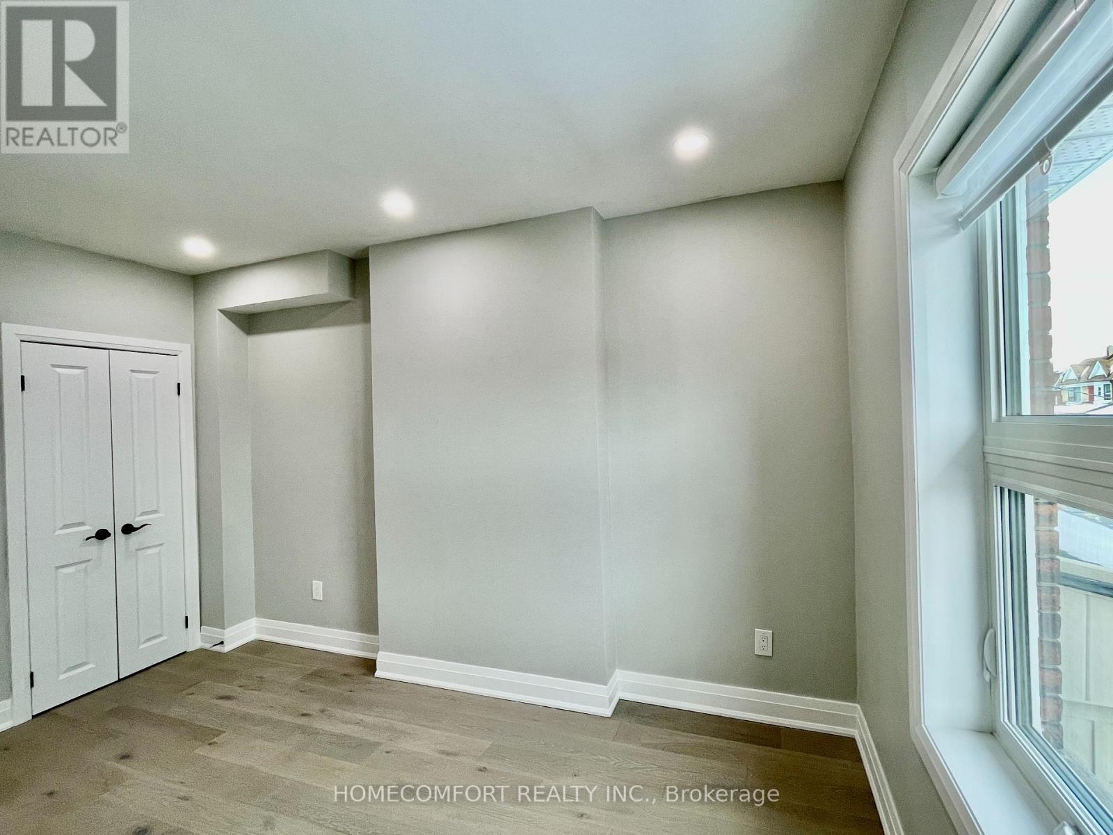 Upper - 20 St Clair Gardens, Toronto, Ontario  M6E 3V4 - Photo 9 - W12514968