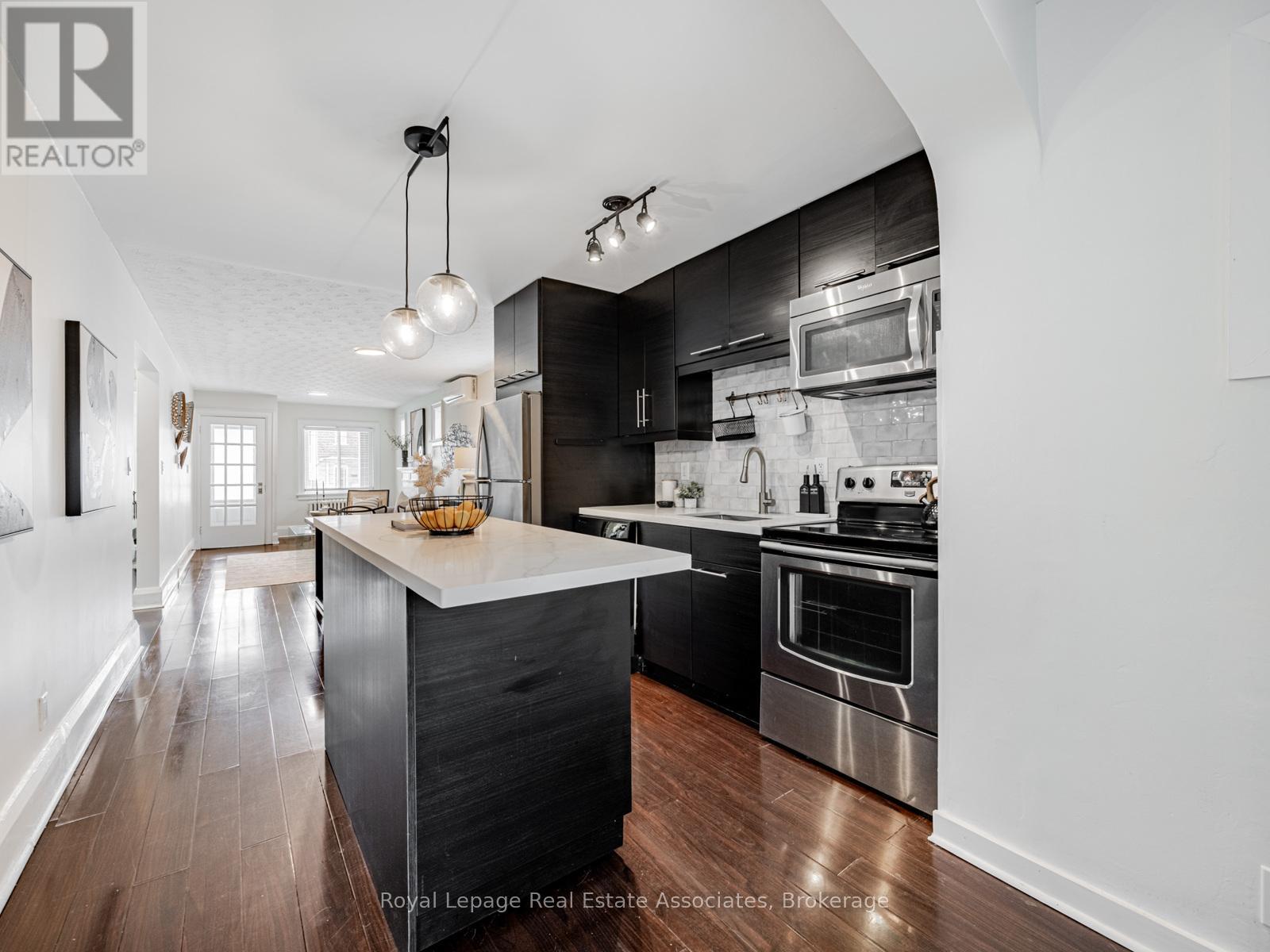 5 Little Boulevard, Toronto, Ontario  M6E 4N1 - Photo 11 - W12514970