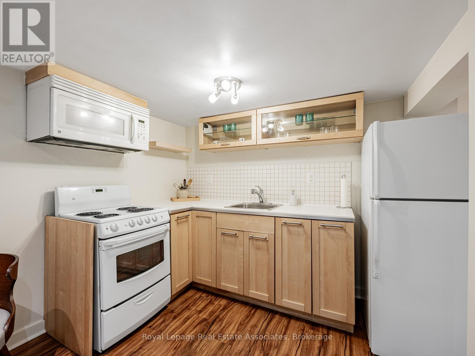 5 Little Boulevard, Toronto, Ontario  M6E 4N1 - Photo 22 - W12514970