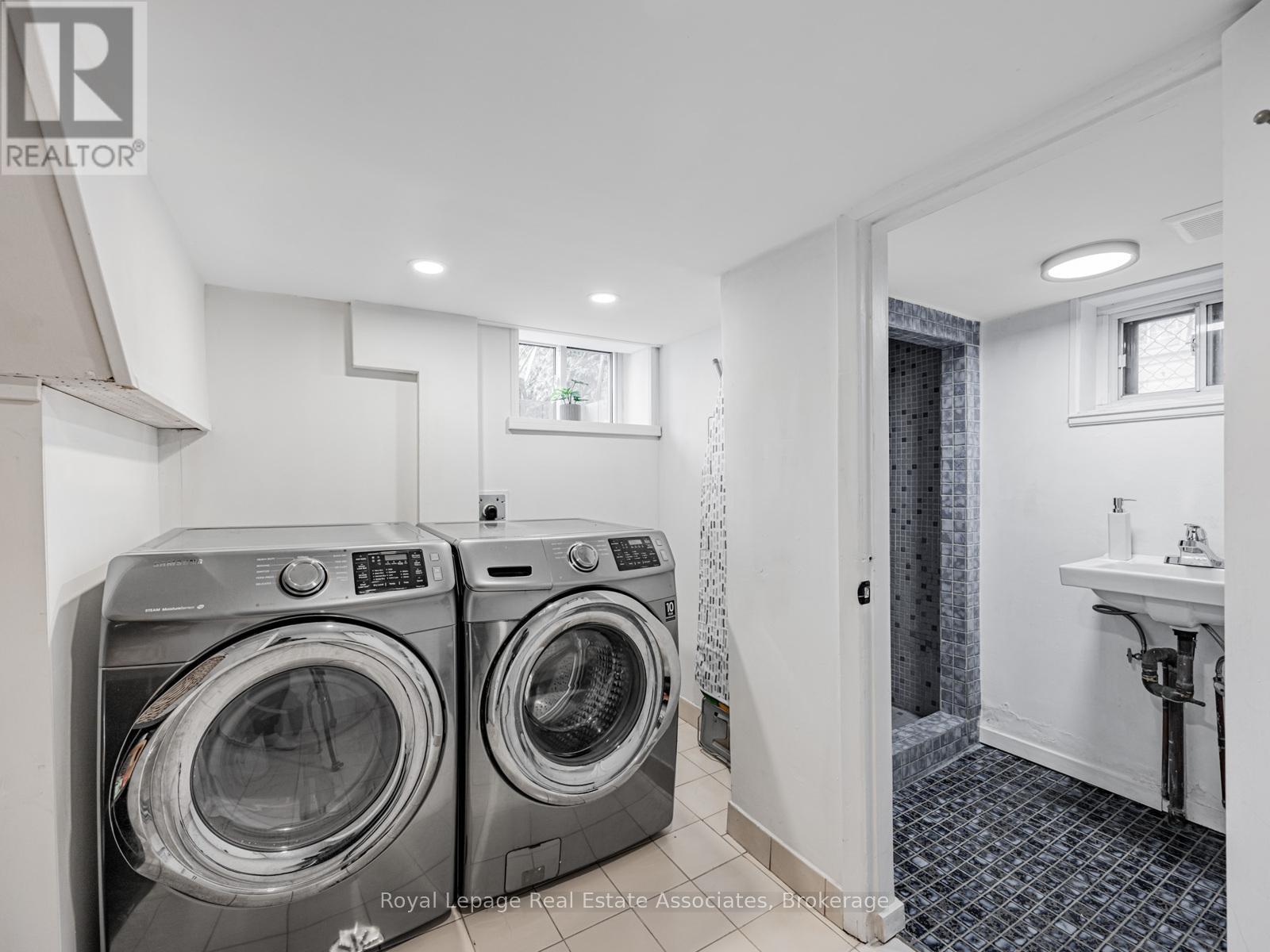 5 Little Boulevard, Toronto, Ontario  M6E 4N1 - Photo 30 - W12514970