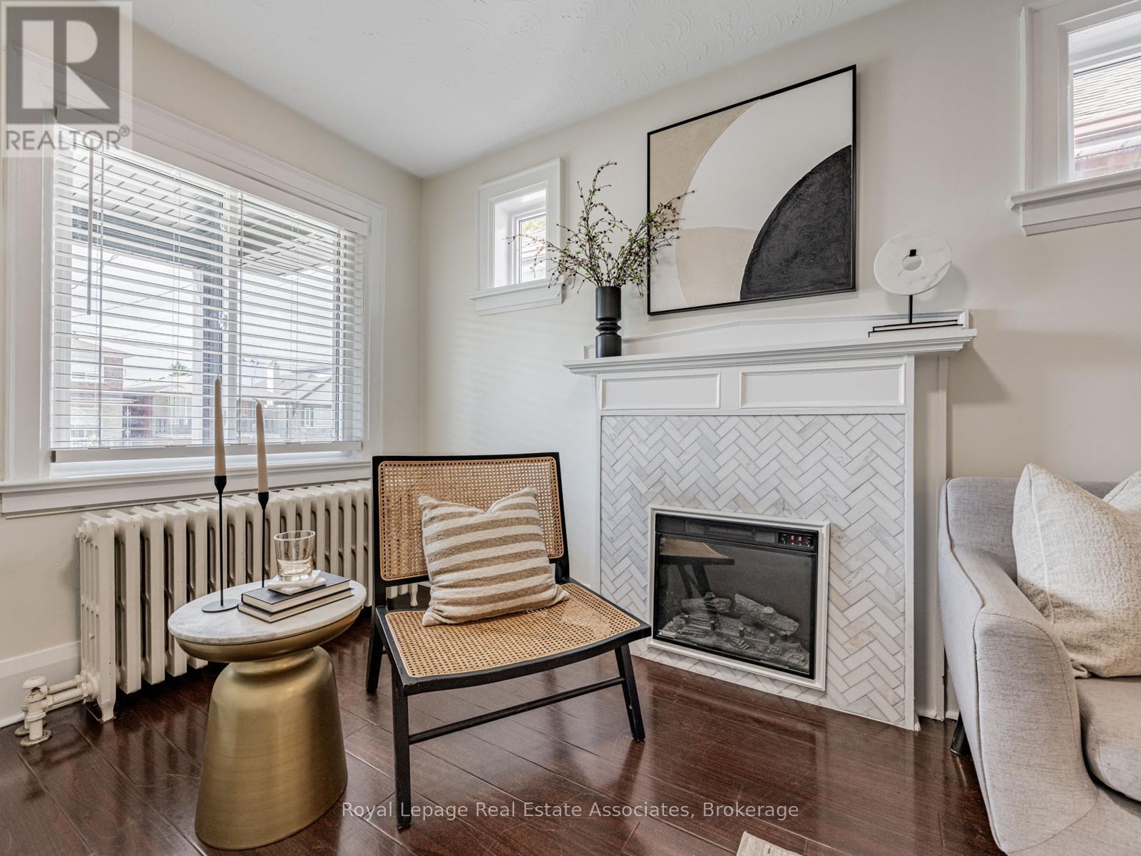 5 Little Boulevard, Toronto, Ontario  M6E 4N1 - Photo 4 - W12514970