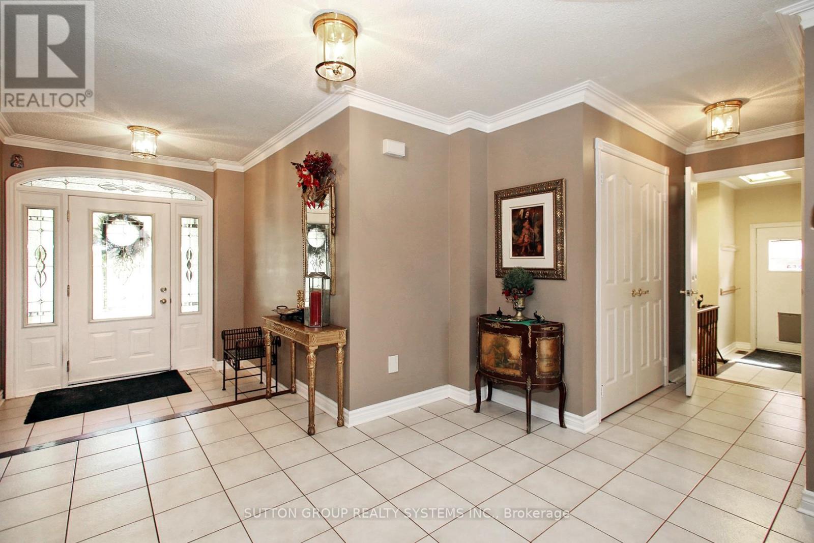 4873 Forest Hill Drive Sw, Mississauga, Ontario  L5M 5B1 - Photo 3 - W12514974