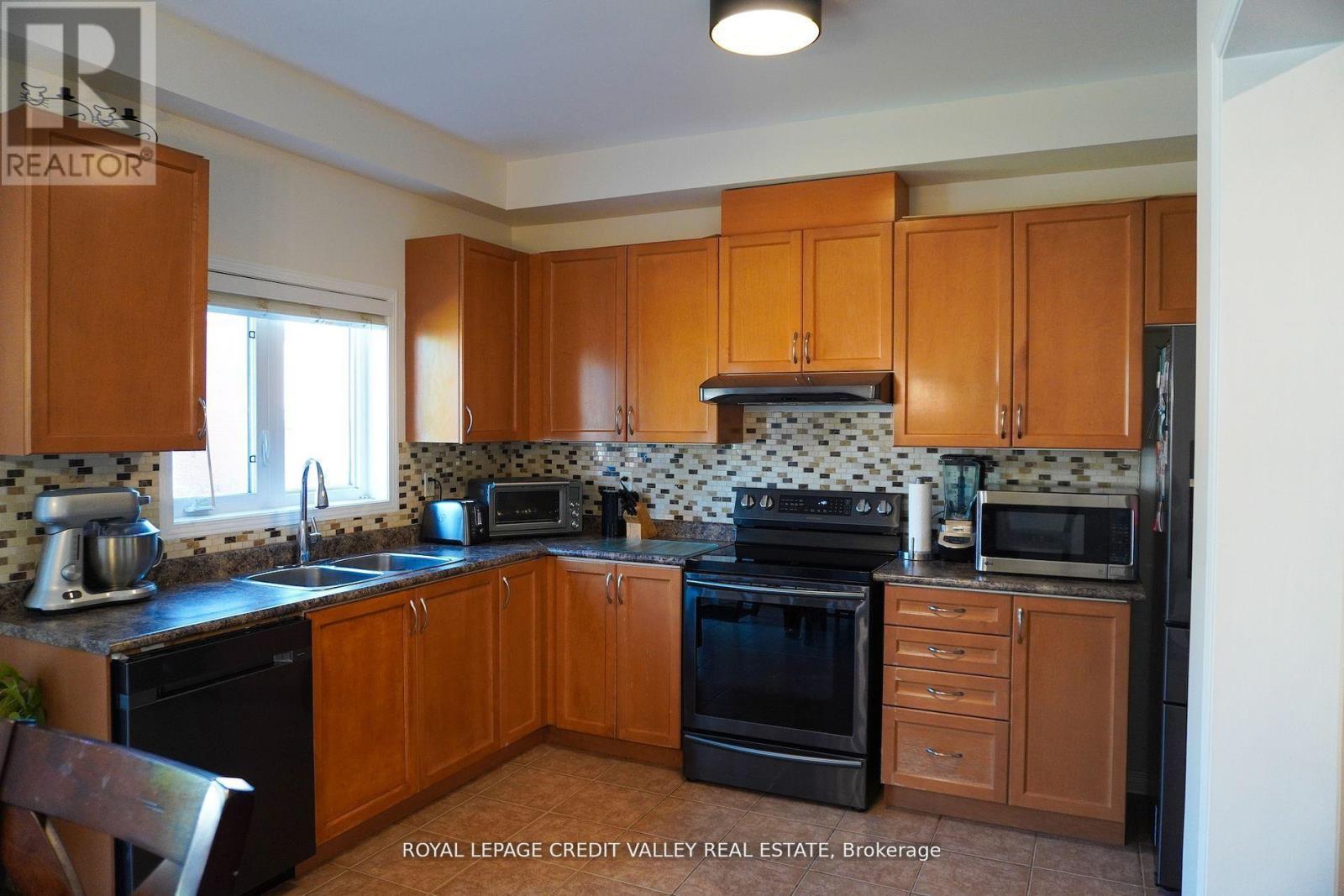 72 Kilrea Way, Brampton, Ontario  L6X 0R3 - Photo 11 - W12515036