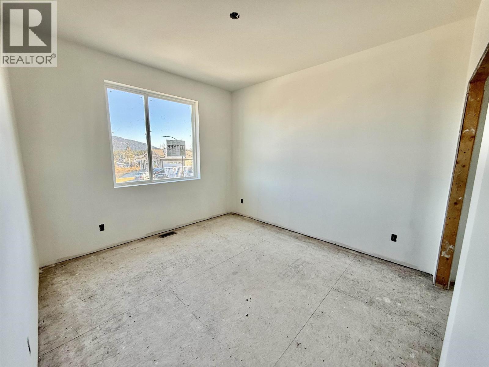 905 Spruce Place, 100 Mile House, British Columbia  V0K 2E0 - Photo 13 - R3046883