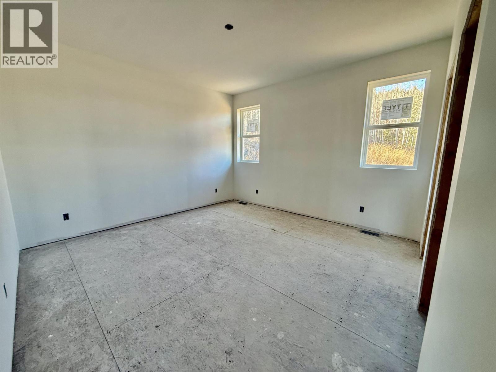 905 Spruce Place, 100 Mile House, British Columbia  V0K 2E0 - Photo 9 - R3046883