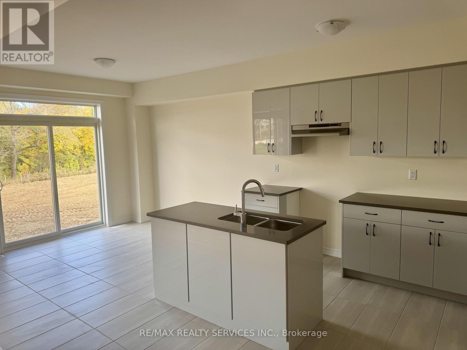 4 Gilham Way, Brant, Ontario  N3L 0M8 - Photo 4 - X12514982