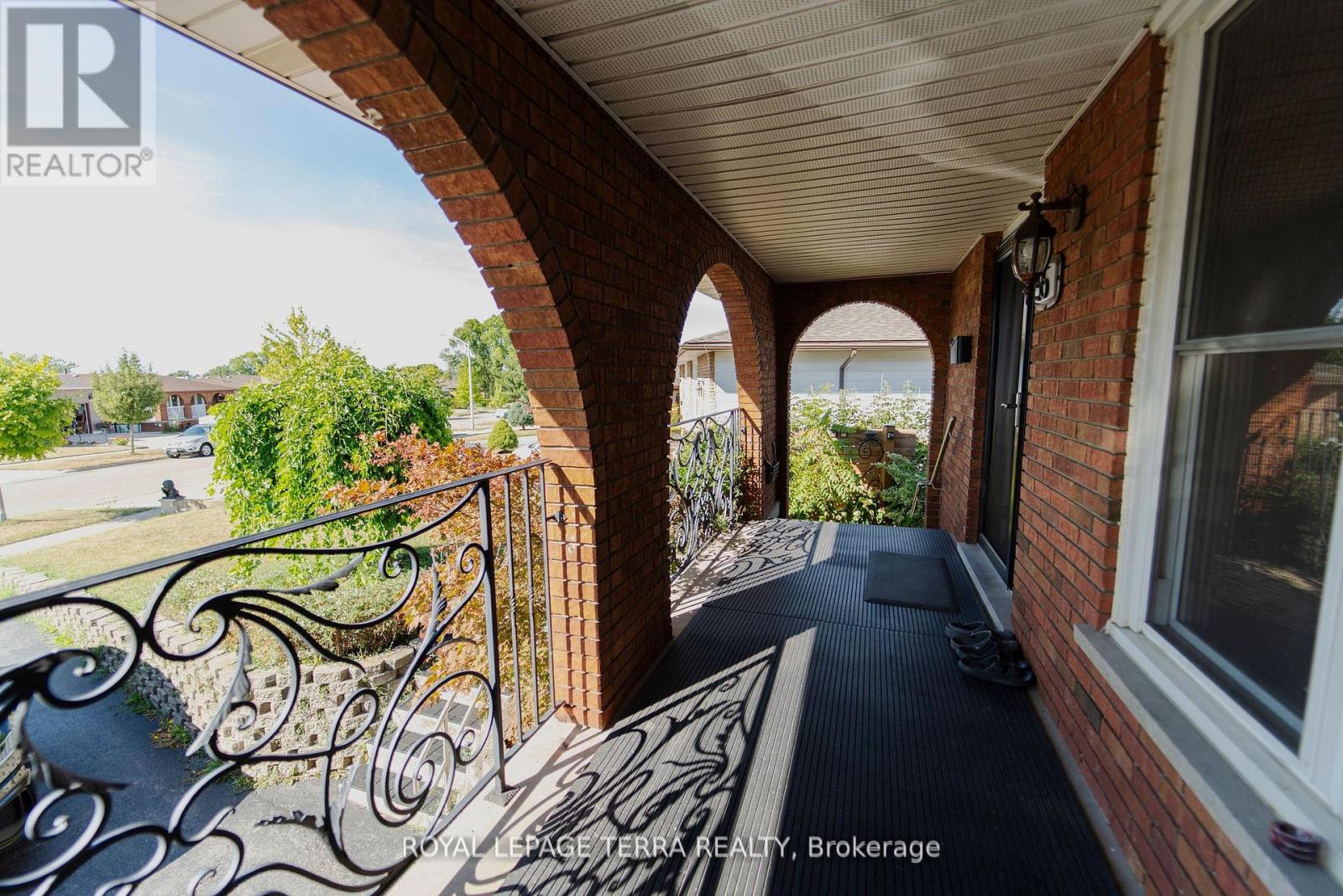 55 Eastbury Drive, Hamilton, Ontario  L8E 2V8 - Photo 5 - X12515056