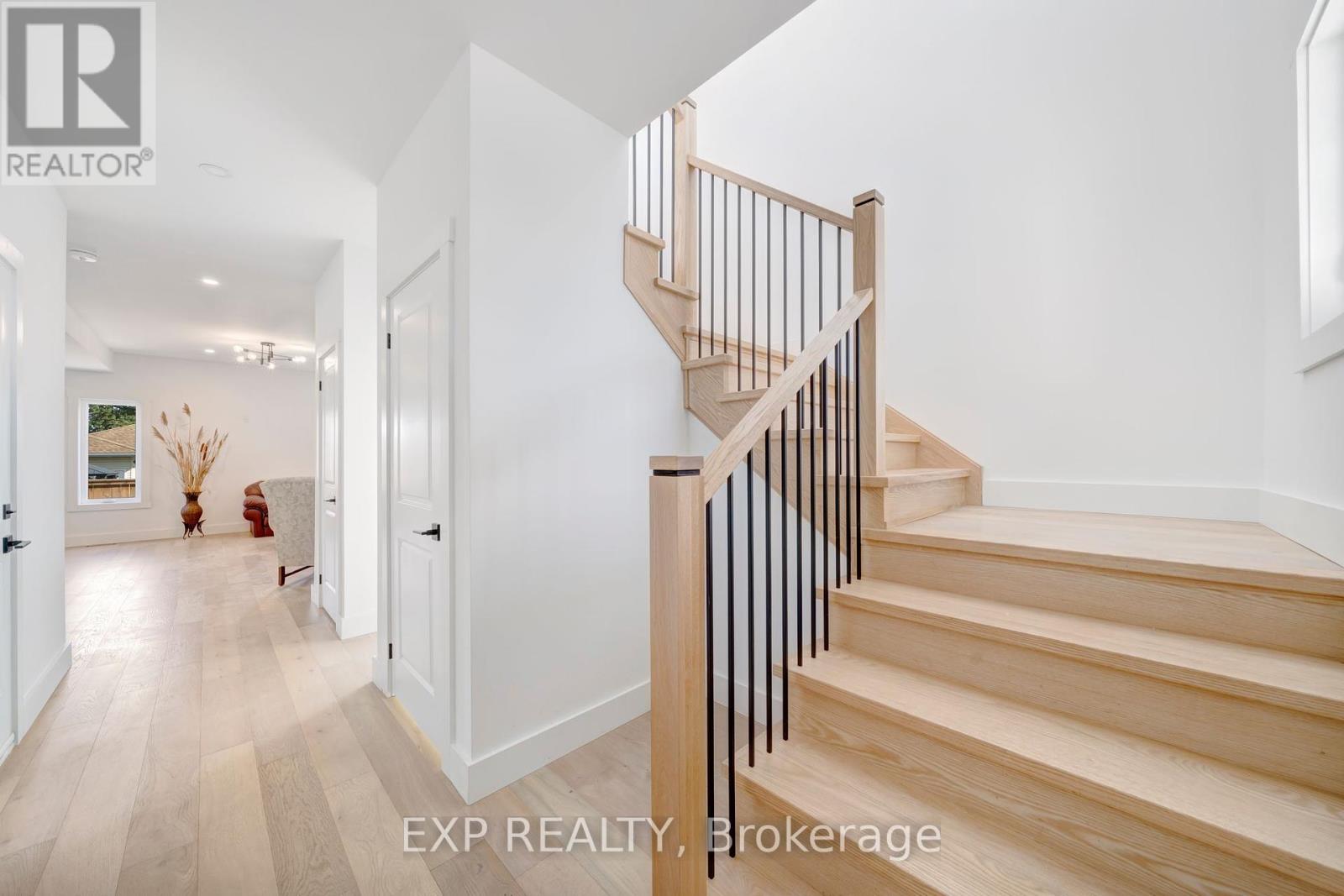 210 Morton Street, Thorold, Ontario  L2V 1C7 - Photo 2 - X12444205