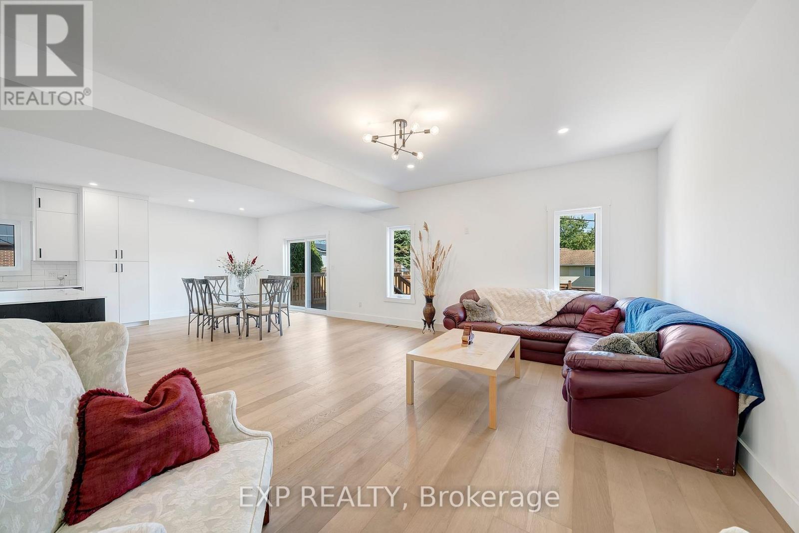 210 Morton Street, Thorold, Ontario  L2V 1C7 - Photo 11 - X12444205