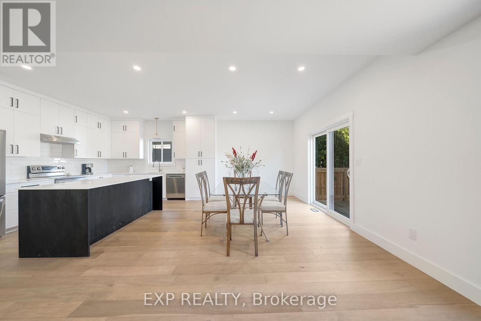 210 Morton Street, Thorold, Ontario  L2V 1C7 - Photo 4 - X12444205