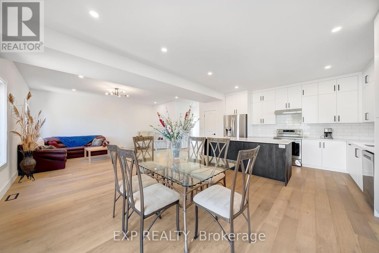 210 Morton Street, Thorold, Ontario  L2V 1C7 - Photo 8 - X12444205