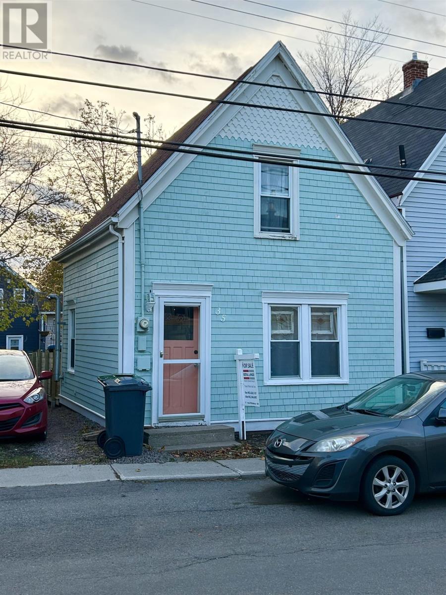 35 Spring Park Road, Charlottetown, Prince Edward Island C1A 3X7 - Photo 3 - 202527338