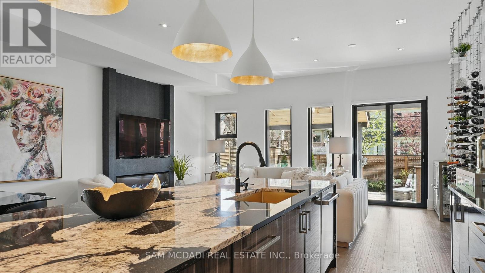 7b Iroquois Avenue, Mississauga, Ontario L5G 1M7 - Photo 14 - W12435198