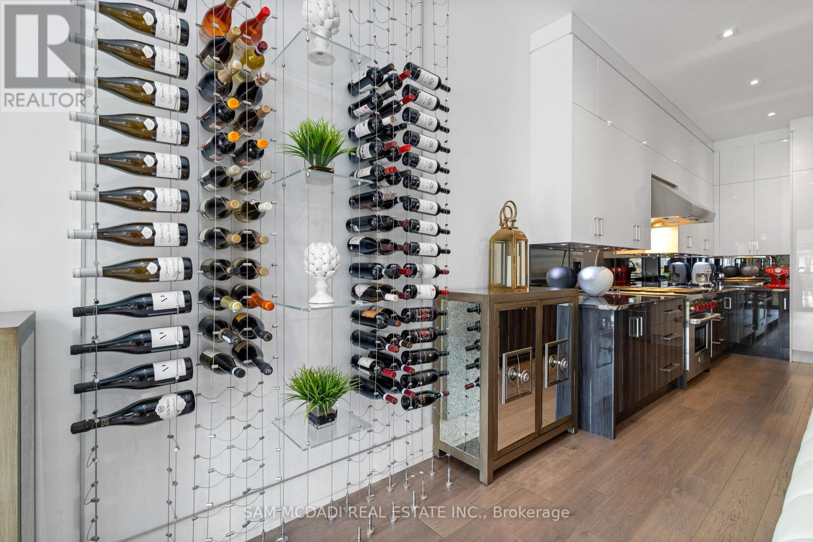 7b Iroquois Avenue, Mississauga, Ontario L5G 1M7 - Photo 10 - W12435198