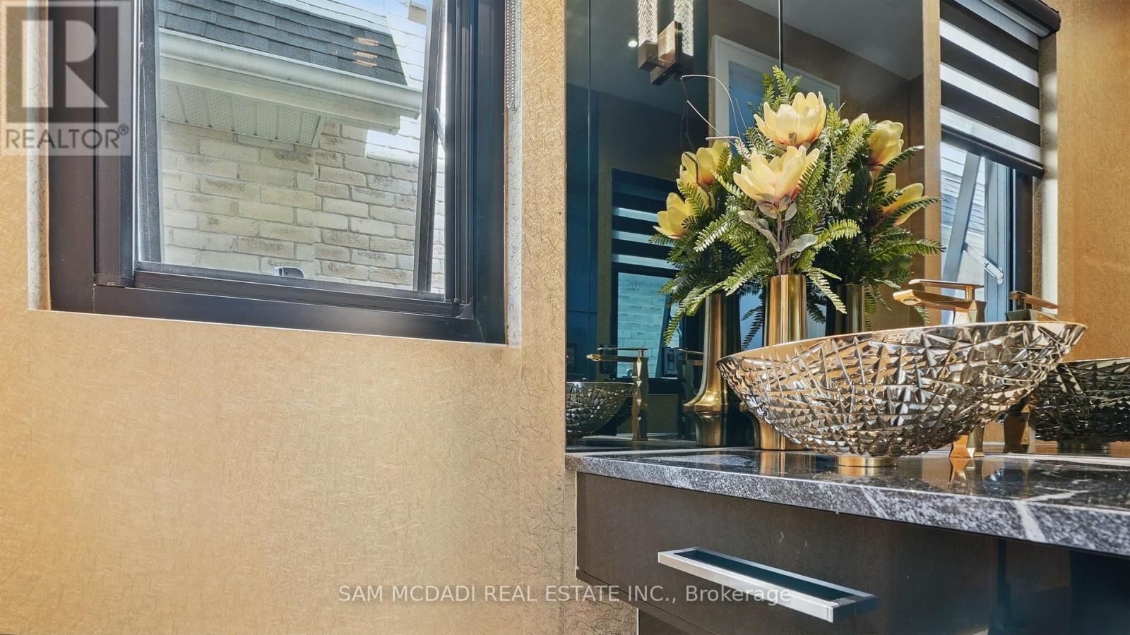 7b Iroquois Avenue, Mississauga, Ontario L5G 1M7 - Photo 19 - W12435198