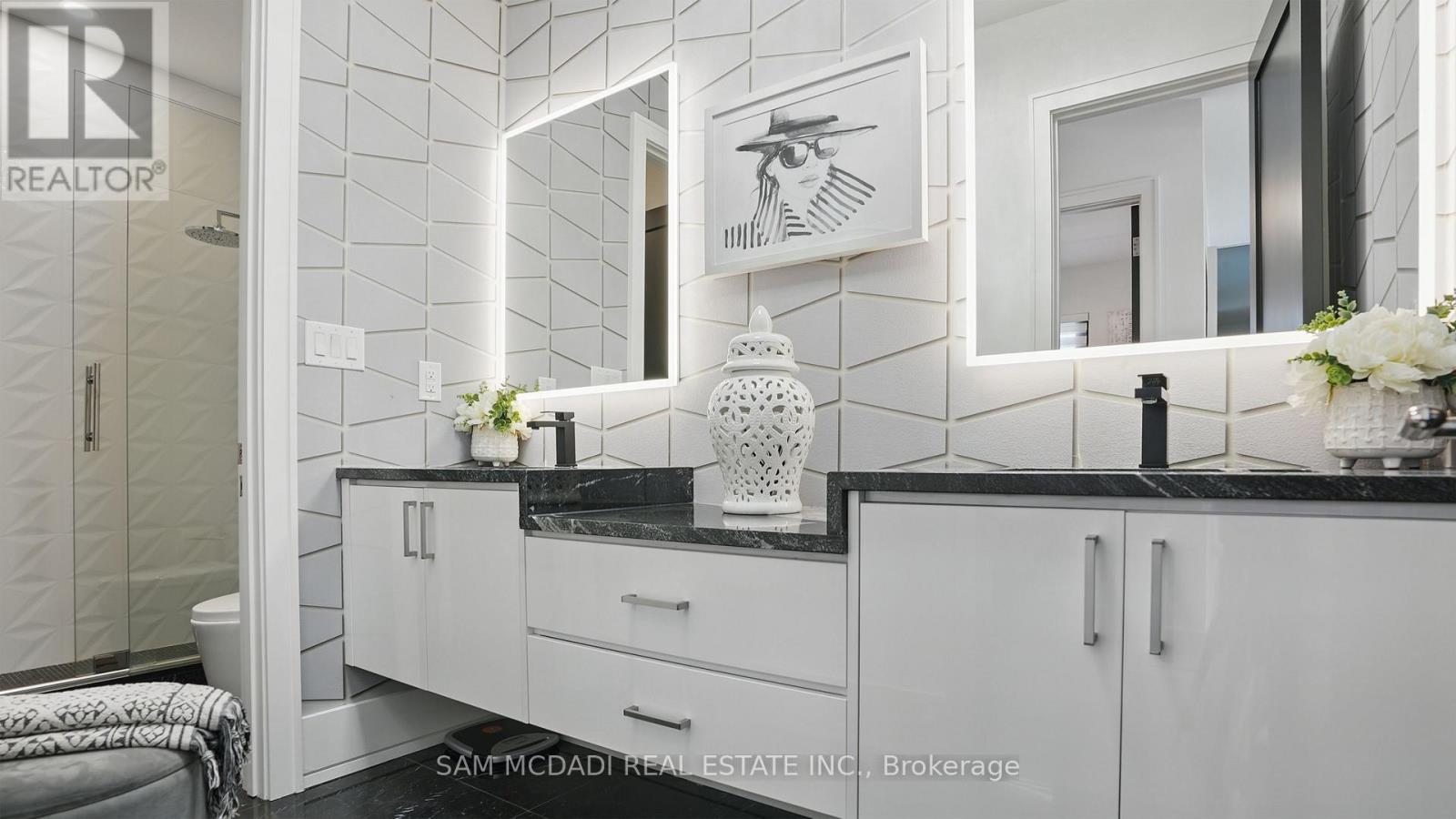 7b Iroquois Avenue, Mississauga, Ontario L5G 1M7 - Photo 30 - W12435198