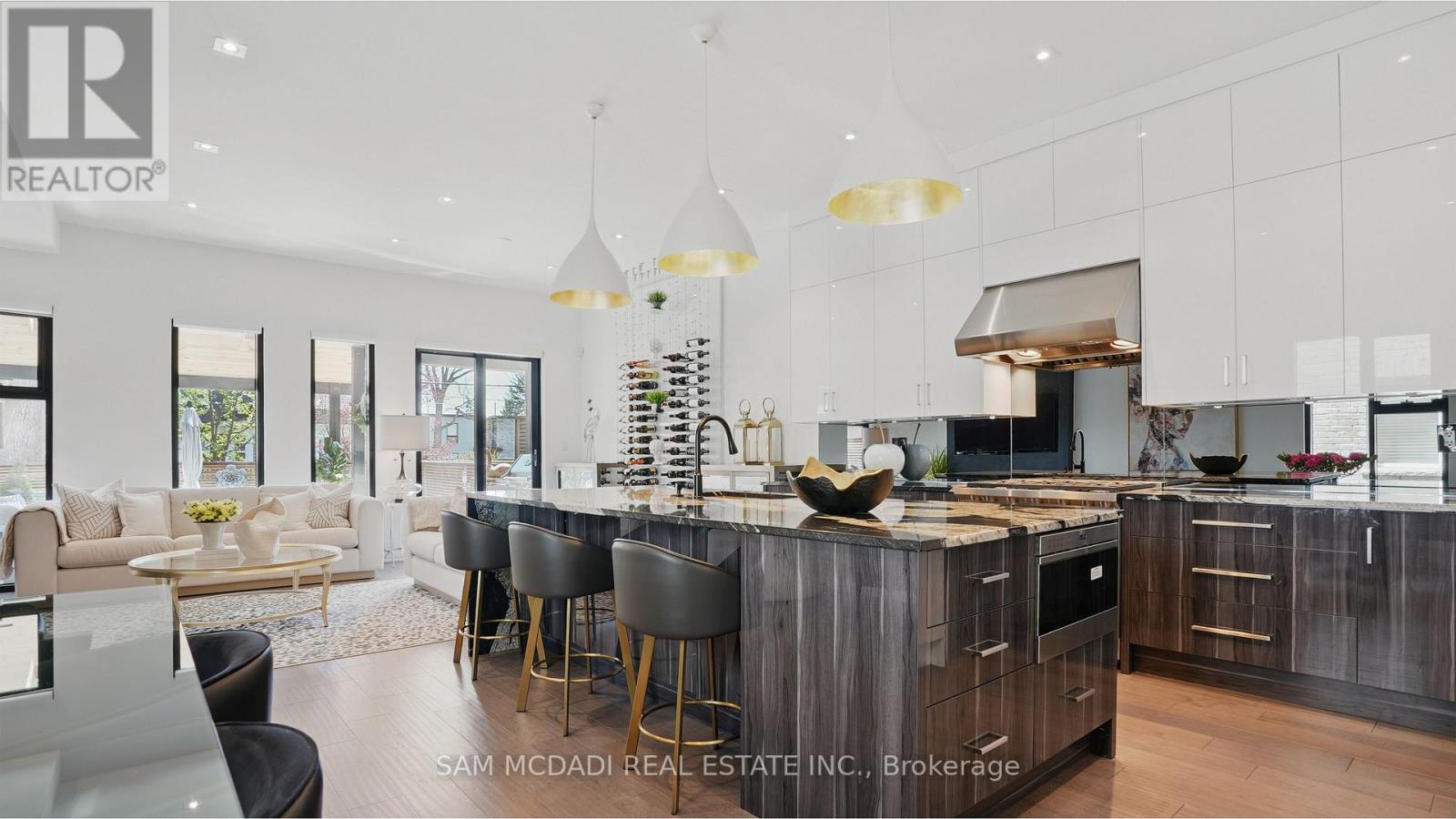 7b Iroquois Avenue, Mississauga, Ontario L5G 1M7 - Photo 11 - W12435198