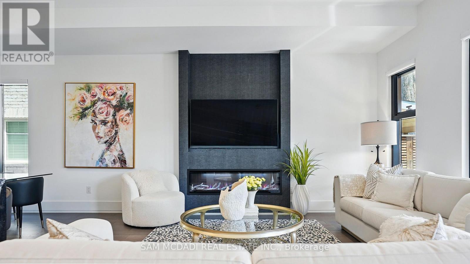 7b Iroquois Avenue, Mississauga, Ontario L5G 1M7 - Photo 8 - W12435198