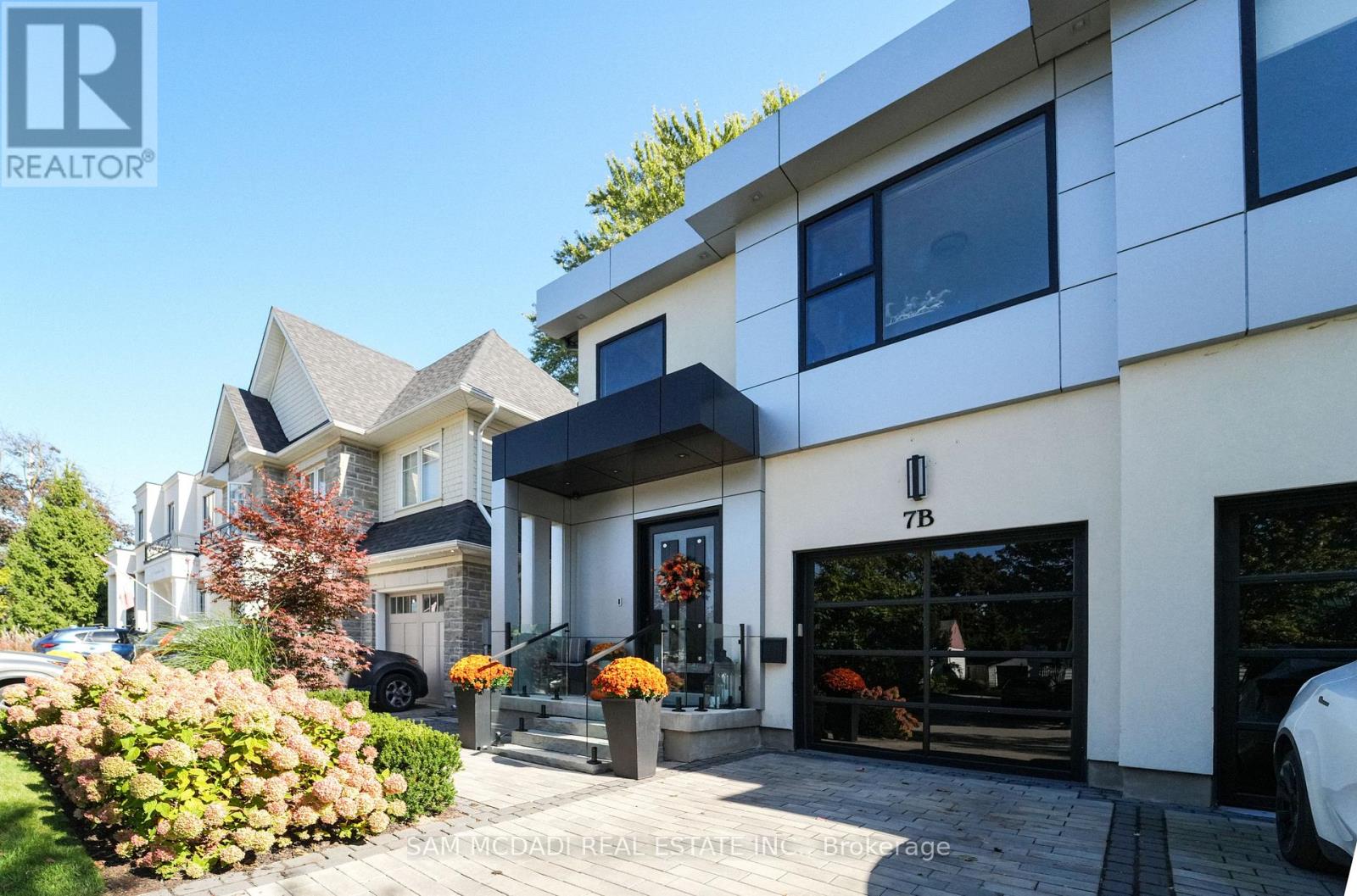 7b Iroquois Avenue, Mississauga, Ontario L5G 1M7 - Photo 2 - W12435198