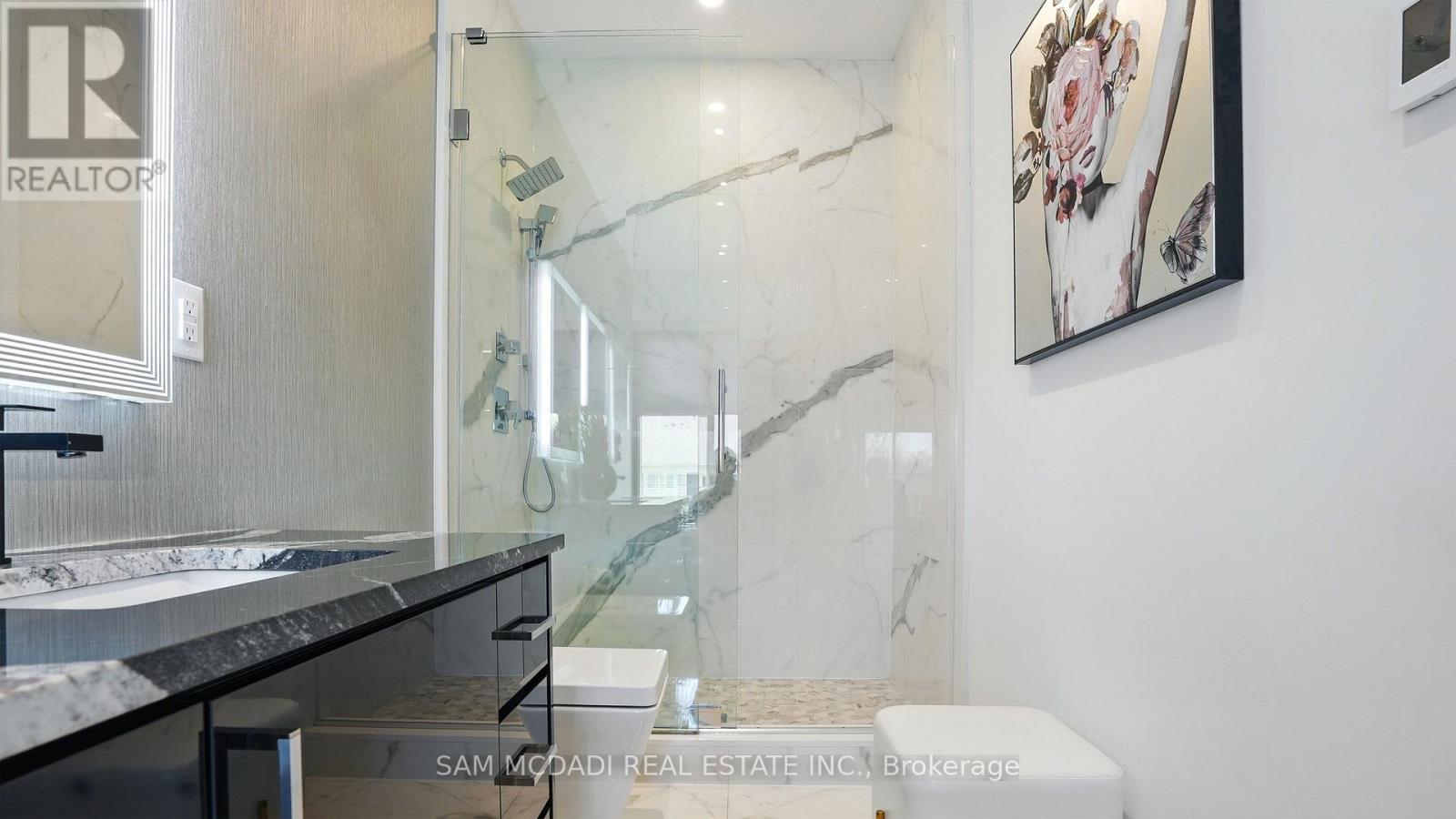 7b Iroquois Avenue, Mississauga, Ontario L5G 1M7 - Photo 24 - W12435198