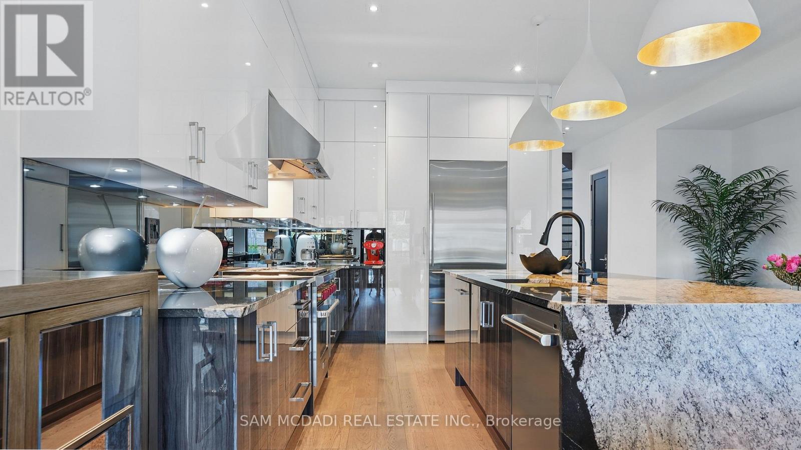 7b Iroquois Avenue, Mississauga, Ontario L5G 1M7 - Photo 12 - W12435198