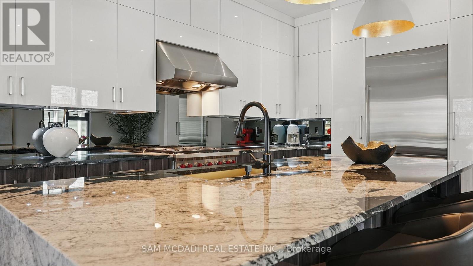 7b Iroquois Avenue, Mississauga, Ontario L5G 1M7 - Photo 13 - W12435198