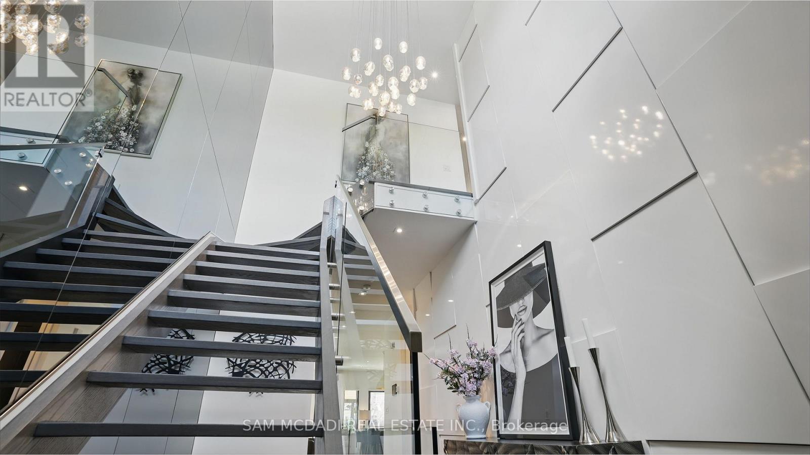 7b Iroquois Avenue, Mississauga, Ontario L5G 1M7 - Photo 20 - W12435198