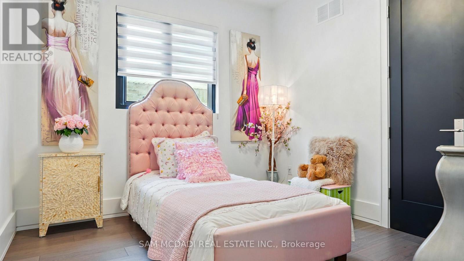 7b Iroquois Avenue, Mississauga, Ontario L5G 1M7 - Photo 28 - W12435198