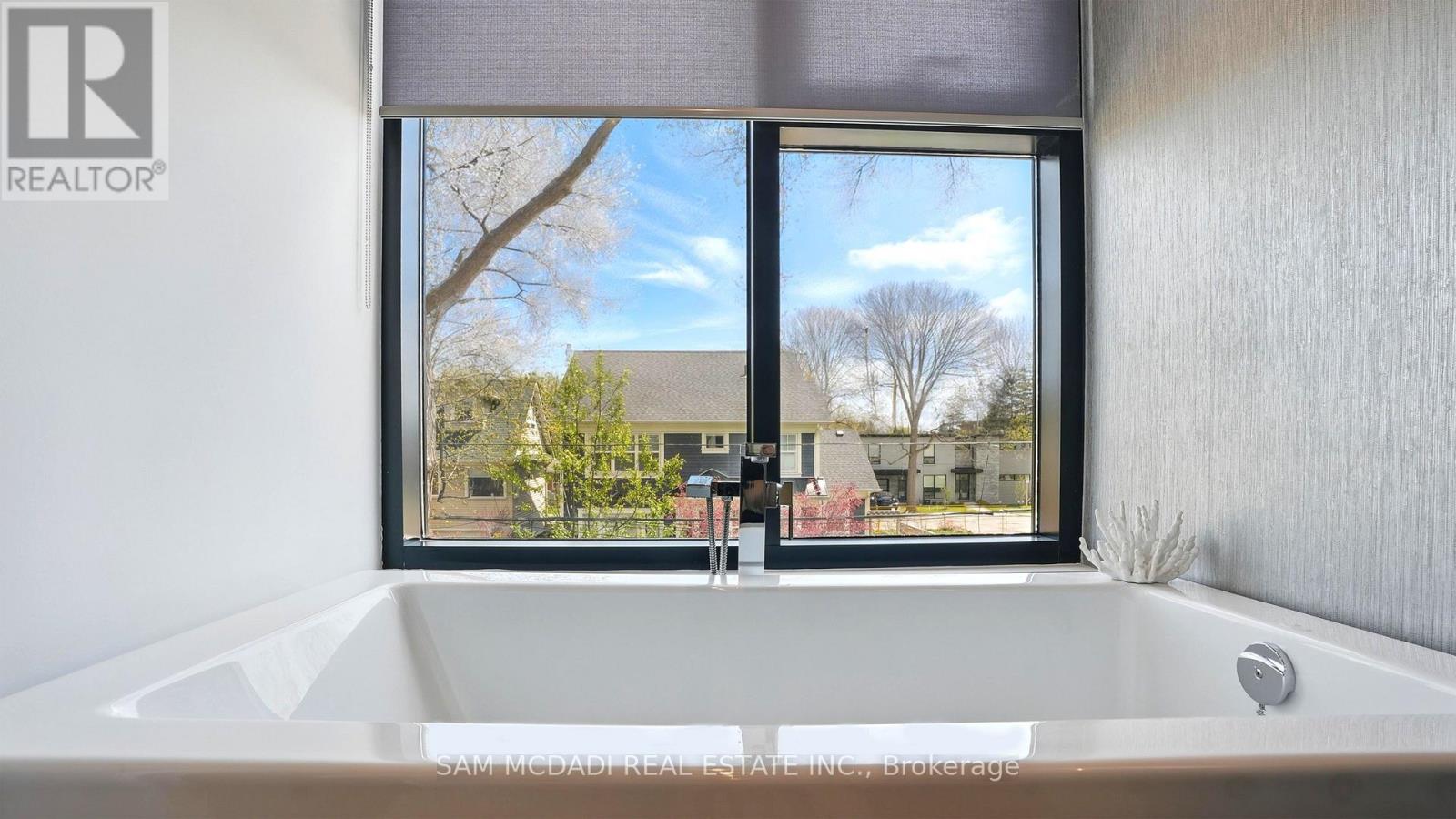 7b Iroquois Avenue, Mississauga, Ontario L5G 1M7 - Photo 25 - W12435198