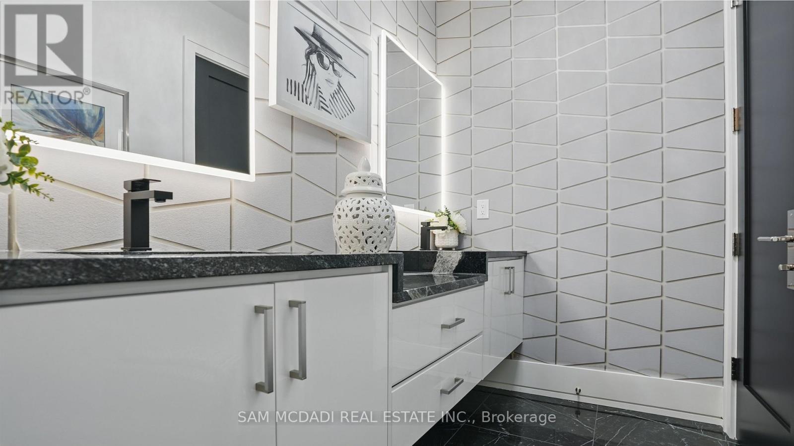 7b Iroquois Avenue, Mississauga, Ontario L5G 1M7 - Photo 29 - W12435198