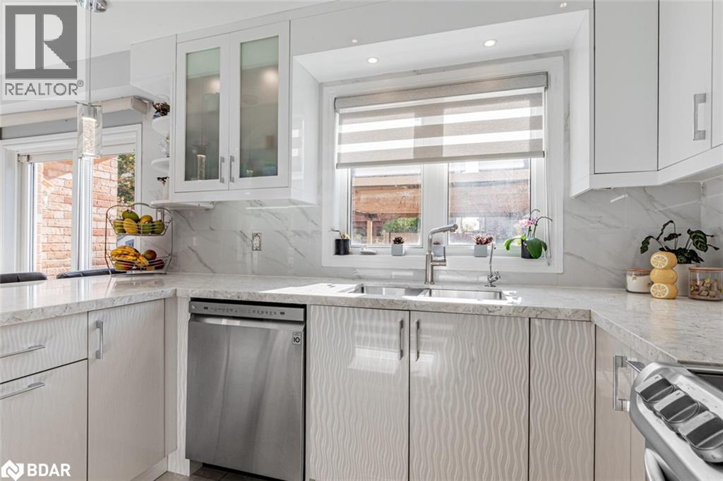 129 Flagstone Way, Newmarket, Ontario L3X 2Z8 - Photo 12 - 40785336