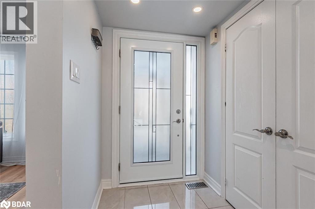 129 Flagstone Way, Newmarket, Ontario L3X 2Z8 - Photo 3 - 40785336