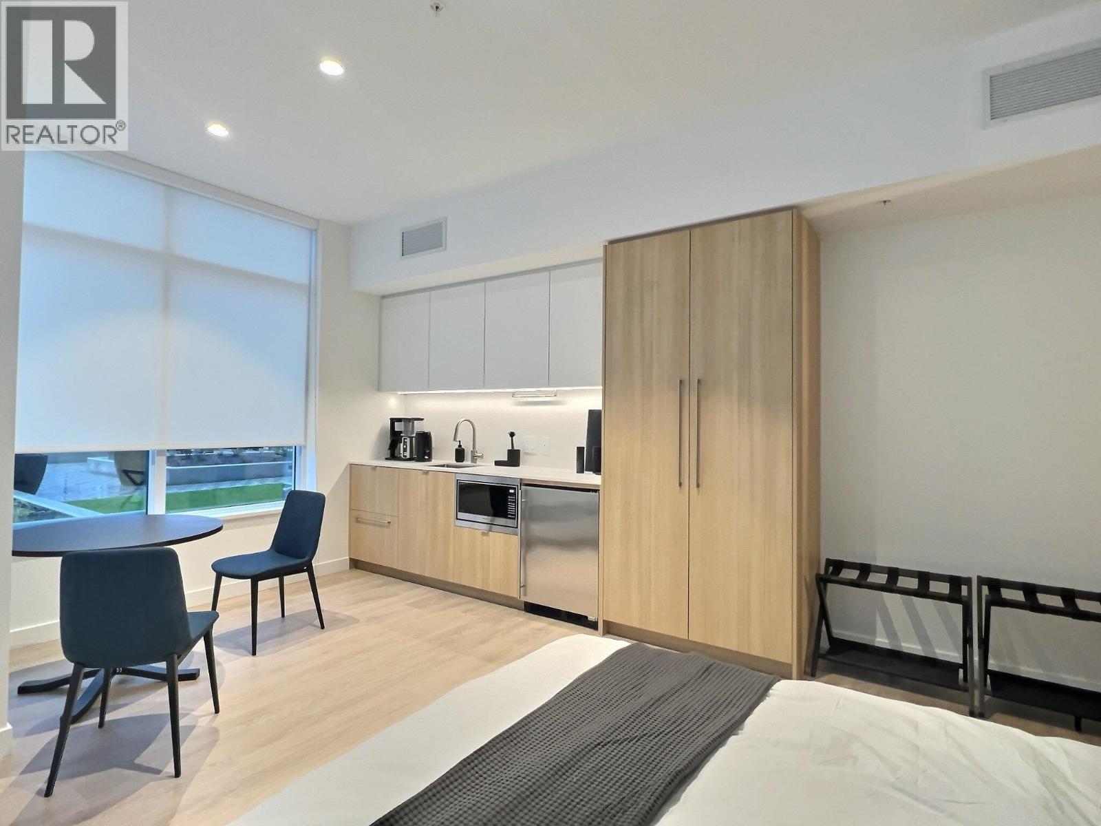 2001 505 Nelson Street, Coquitlam, British Columbia  V3J 0R5 - Photo 3 - R3065286