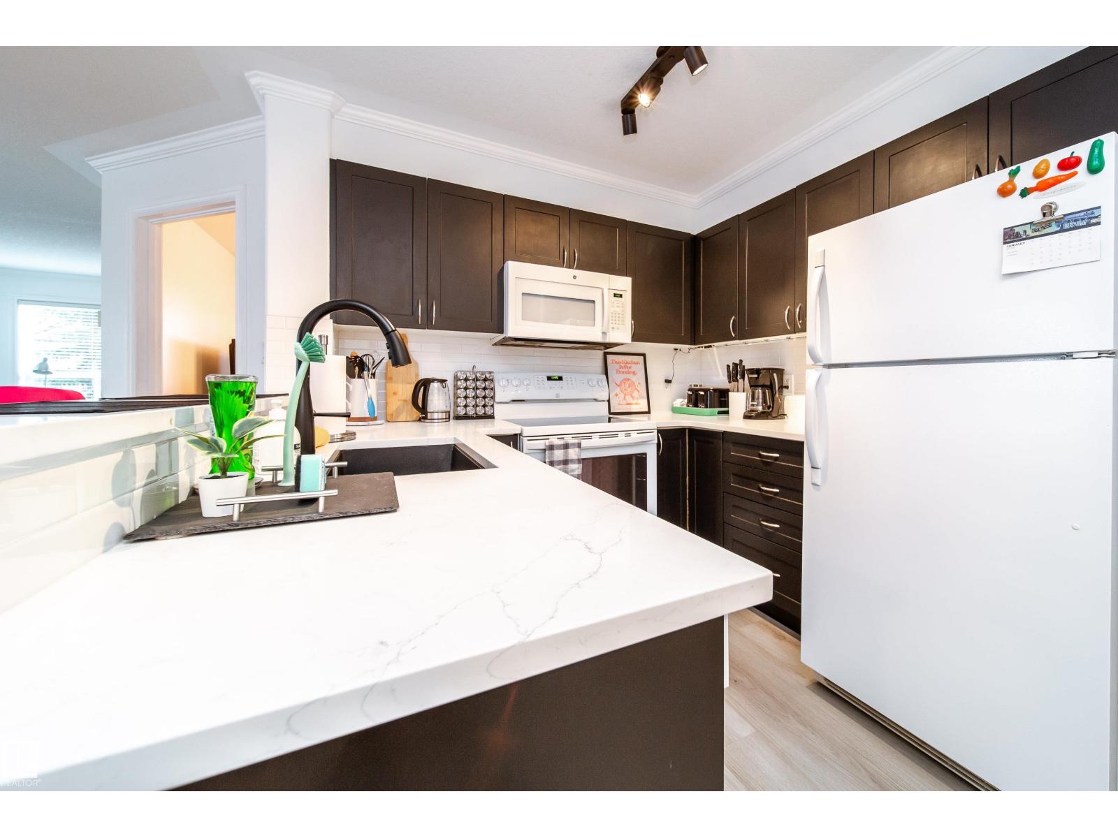 #303 9938 104 St Nw, Edmonton, Alberta  T5K 2X7 - Photo 4 - E4464844