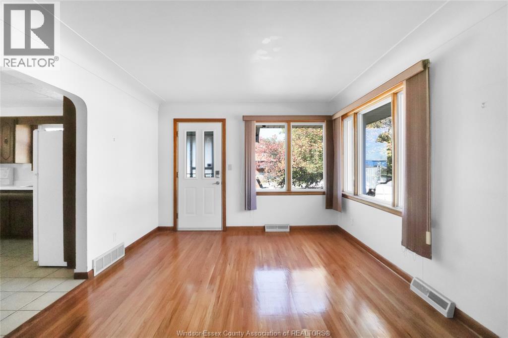 615 Giles West Unit# Main, Windsor, Ontario N9A 6H9 - Photo 3 - 25028086