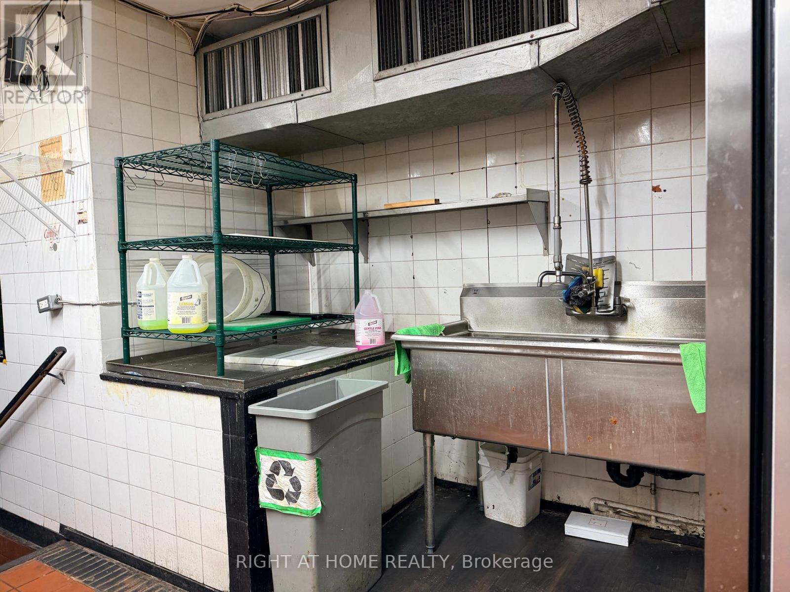 13 Elm Street, Toronto, Ontario M5G 1H1 - Photo 15 - C12515064