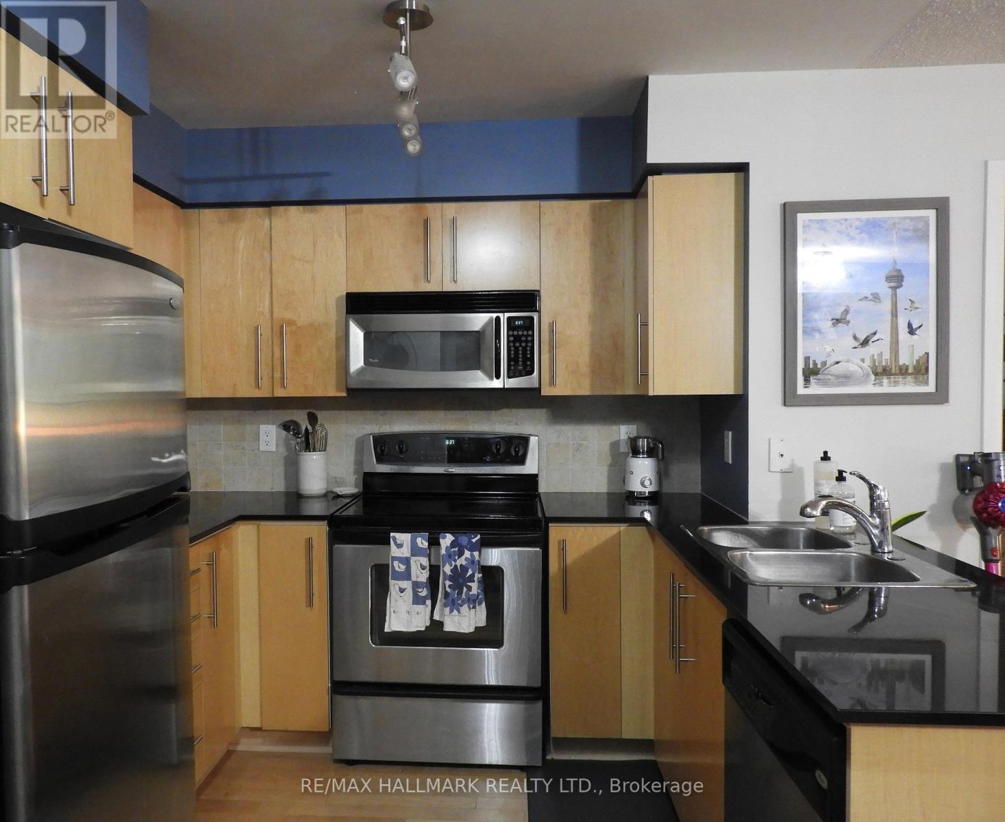 410 - 219 Fort York Boulevard, Toronto, Ontario  M6H 1A5 - Photo 5 - C12515076