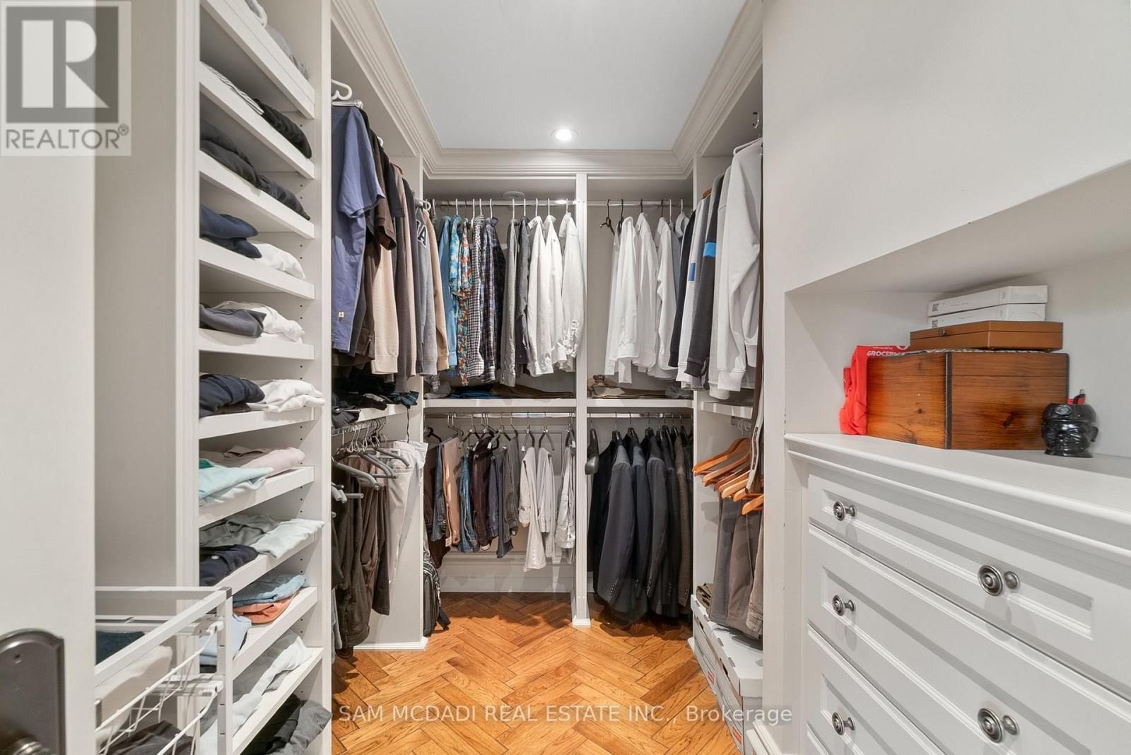 1343 Blythe Road, Mississauga, Ontario L5H 2C2 - Photo 24 - W12498050