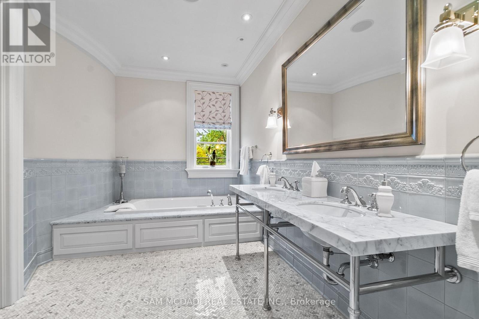 1343 Blythe Road, Mississauga, Ontario L5H 2C2 - Photo 30 - W12498050