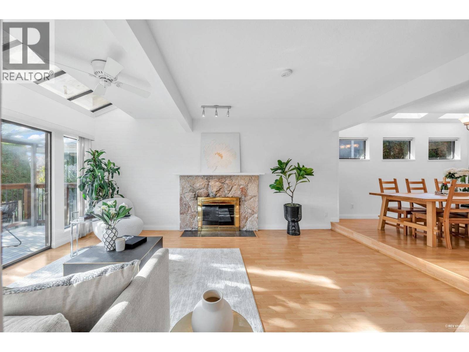 252 E 21st Street, North Vancouver, British Columbia  V7L 3B6 - Photo 3 - R3065301