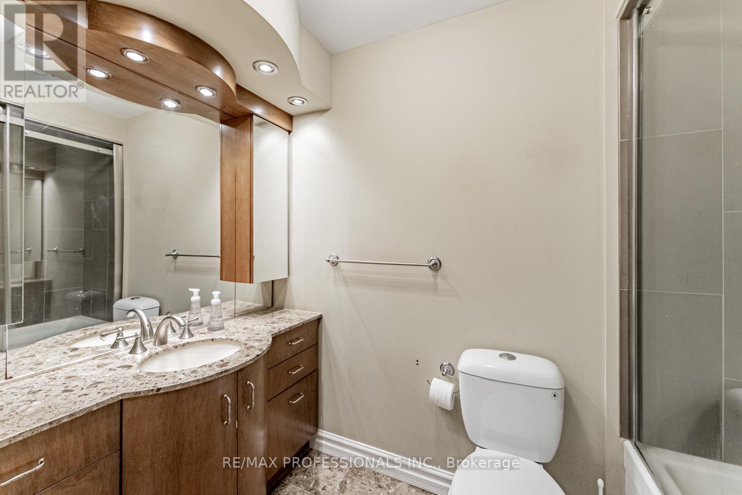 2239 Rosegate Drive, Mississauga, Ontario  L1W 3K3 - Photo 34 - W12515098