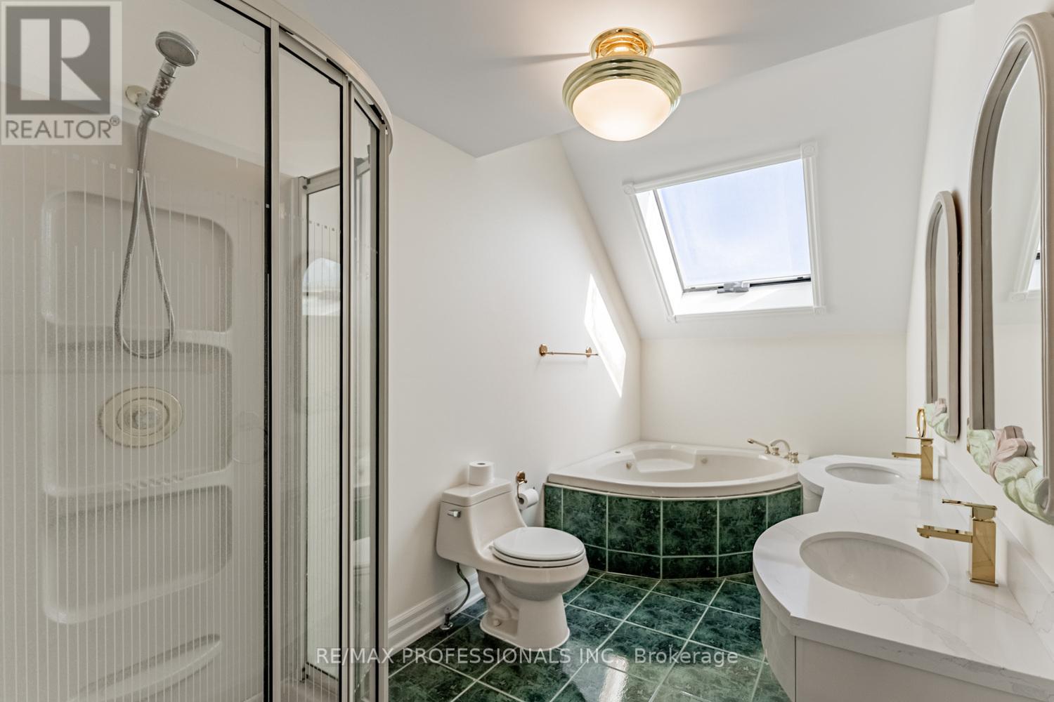 2239 Rosegate Drive, Mississauga, Ontario  L1W 3K3 - Photo 39 - W12515098