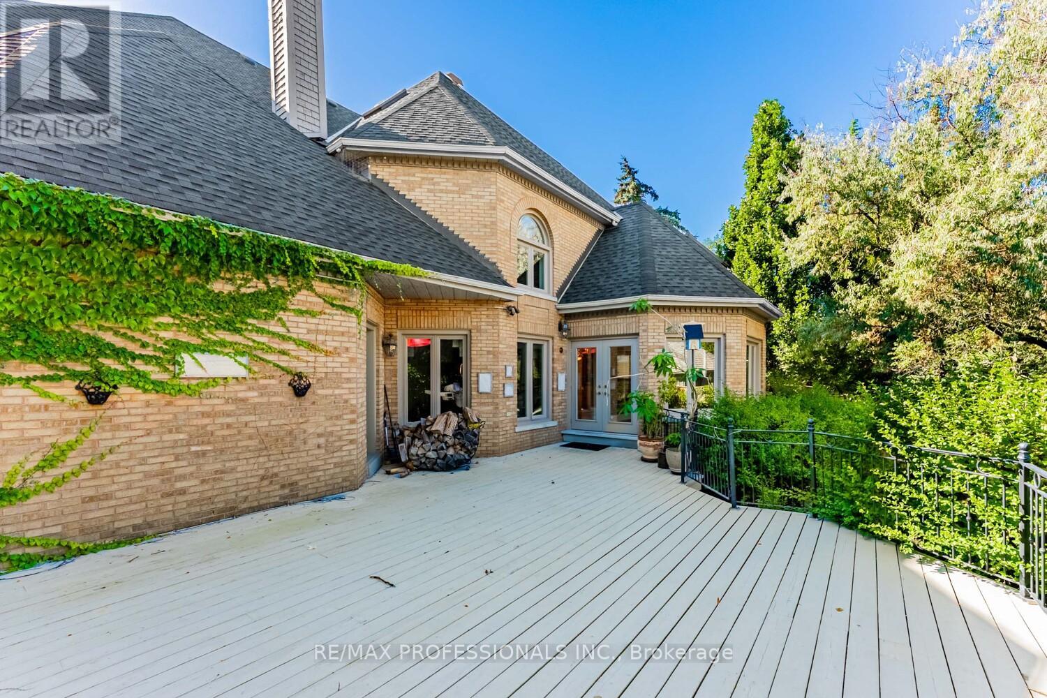 2239 Rosegate Drive, Mississauga, Ontario  L1W 3K3 - Photo 46 - W12515098