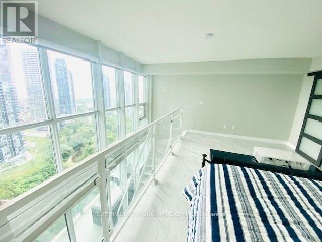 2715 - 155 Legion Road N, Toronto, Ontario  M8Y 0A7 - Photo 3 - W12515100