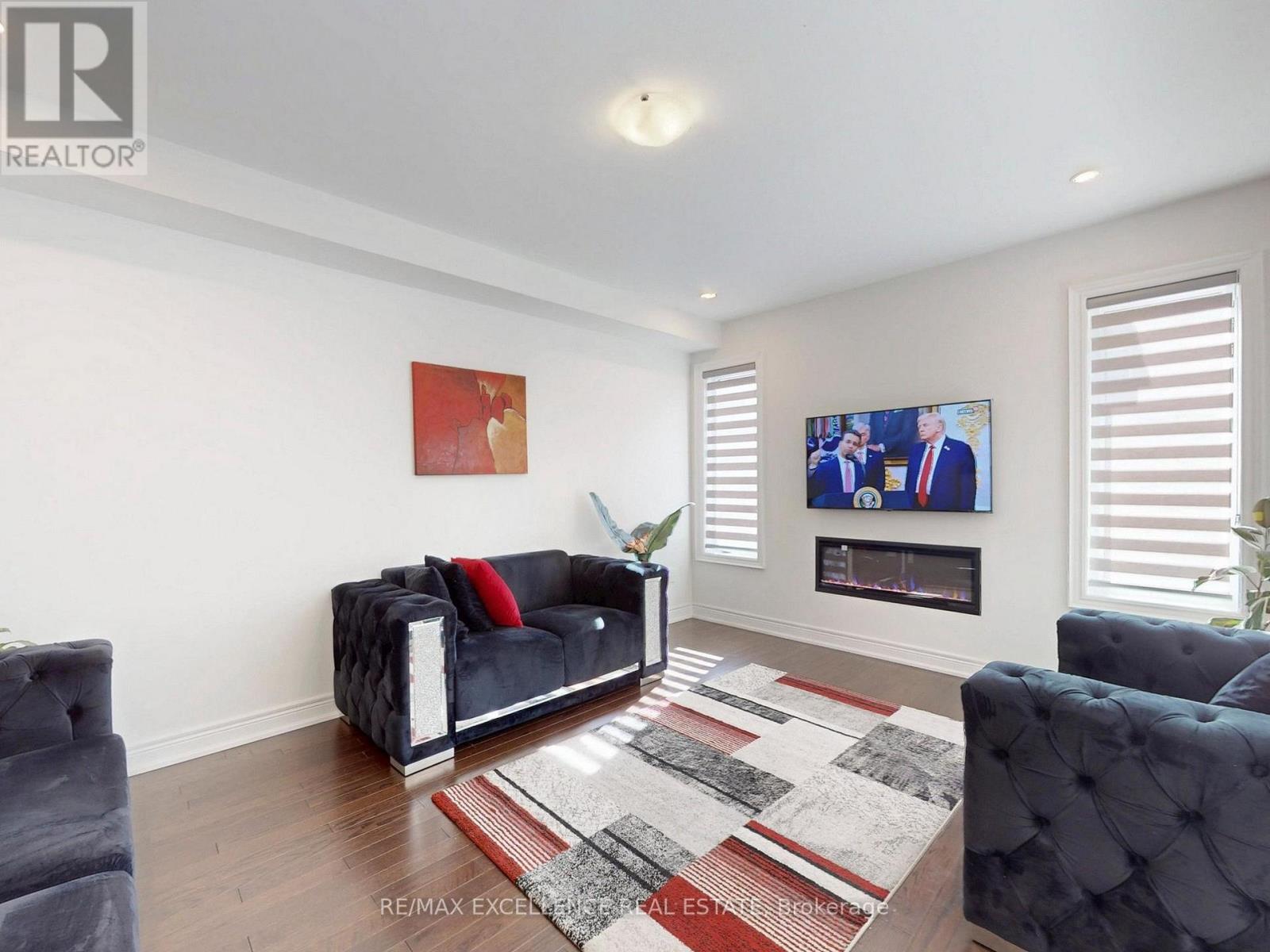 33 Tiger Crescent, Brampton, Ontario L6R 0C8 - Photo 9 - W12497454