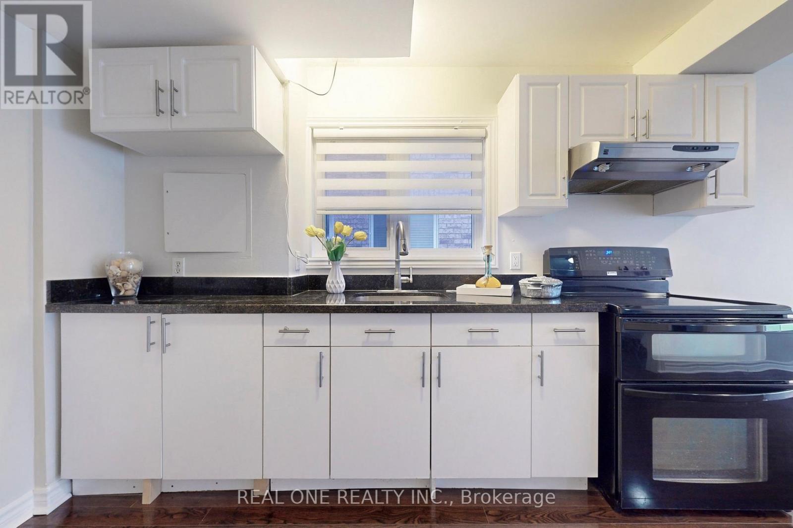 64 Sassafras Circle N, Vaughan, Ontario  L4J 8M8 - Photo 5 - N12515142