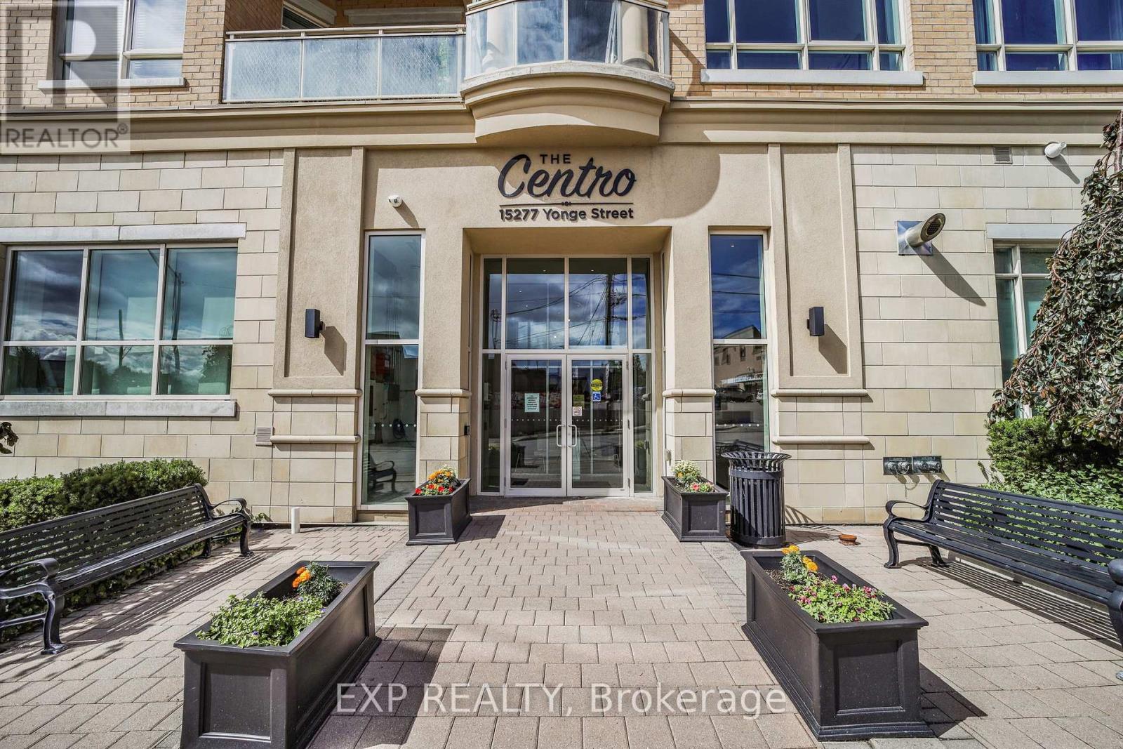 602a - 15277 Yonge Street, Aurora, Ontario  L4G 1N6 - Photo 2 - N12515150