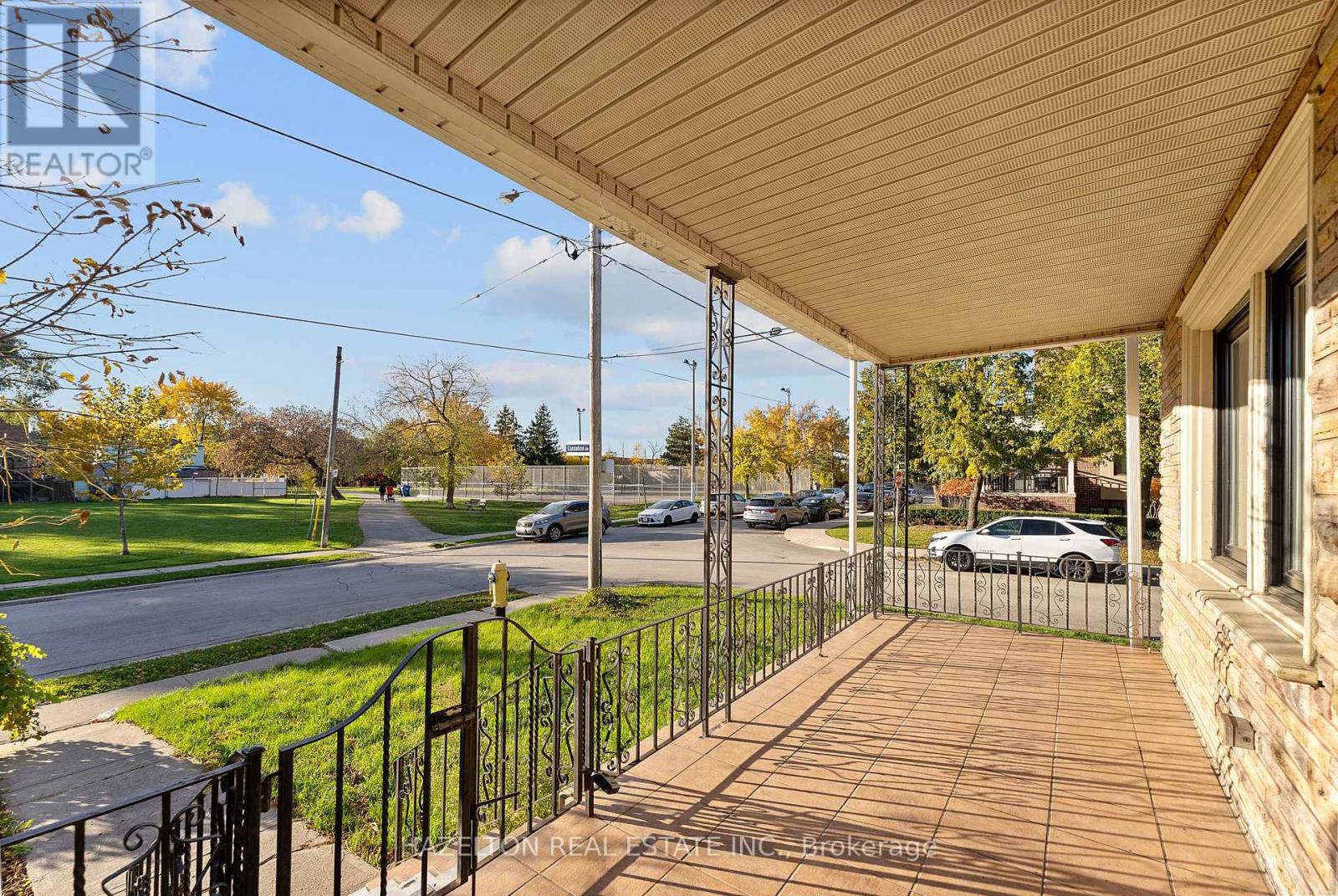 Main - 99 Twenty Sixth Street, Toronto, Ontario  M8V 3R9 - Photo 4 - W12515114