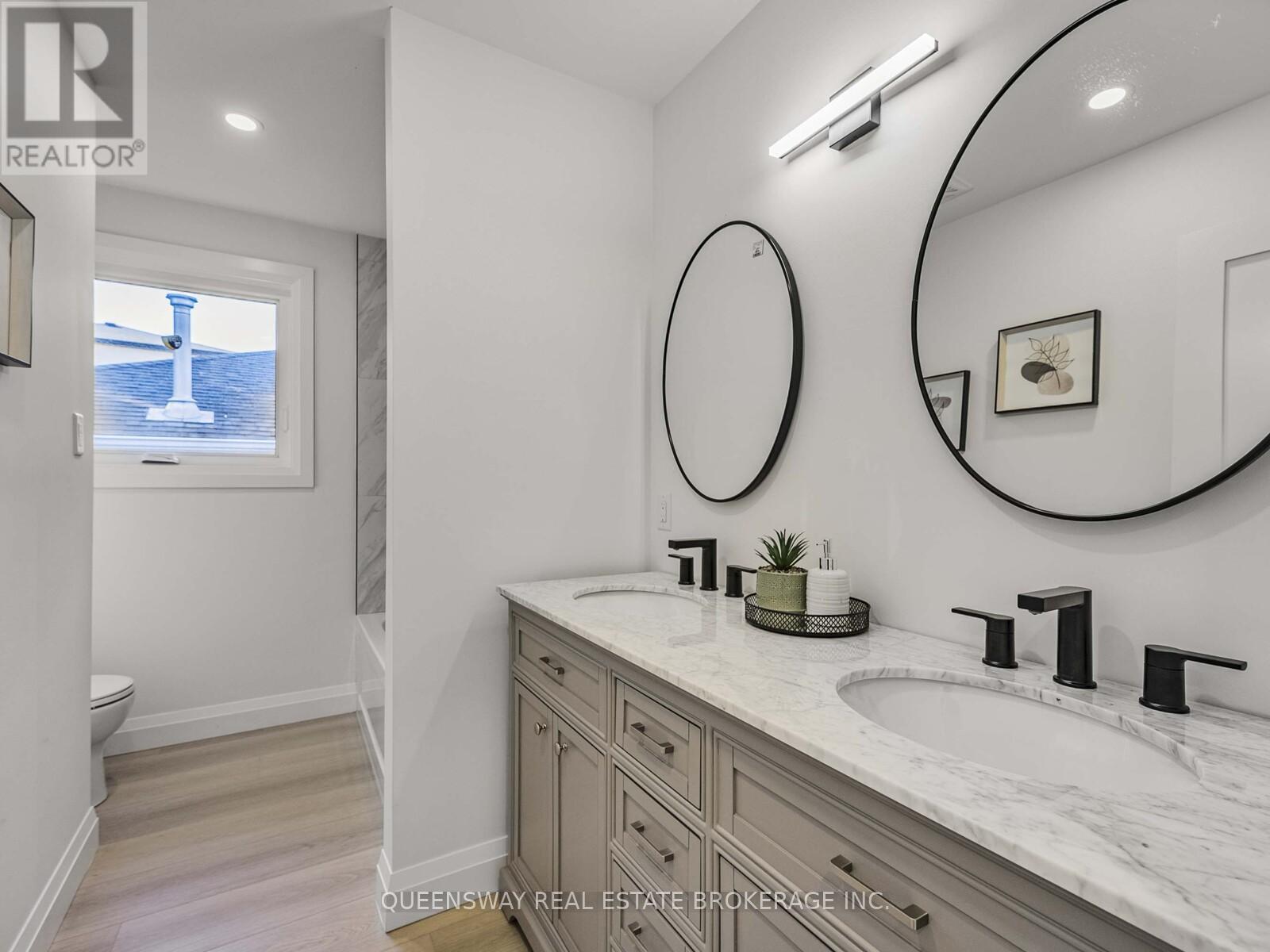 1128 Pinegrove Route, Oakville, Ontario  L6L 2W6 - Photo 23 - W12515144